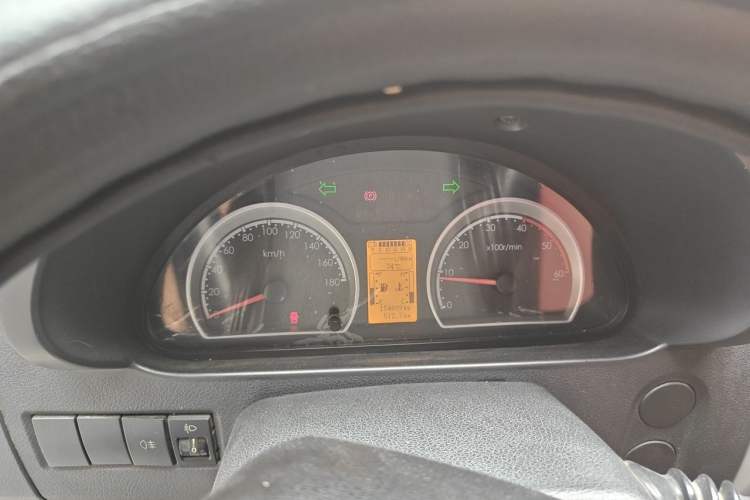Used Dongfeng Yufeng 2021 2.3T Power King Front-Drive Logistics Vehicle Short Wheelbase Mid-Roof Design 5-9 Seater China VI Emission Standard M9T Instrument Cluster