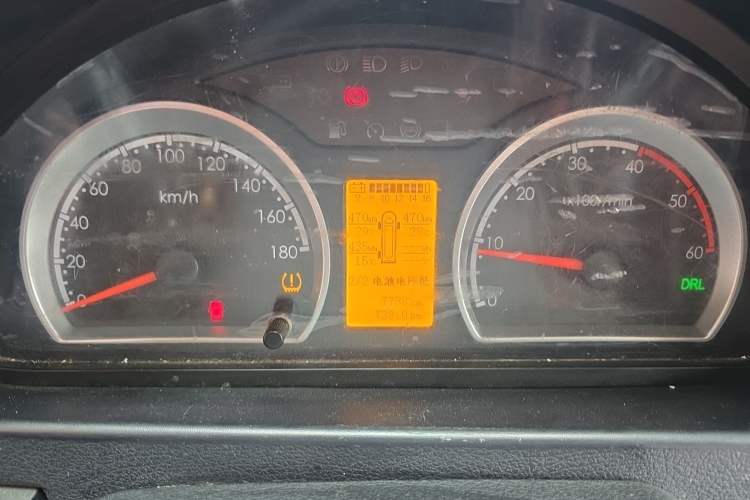 Used Dongfeng Yufeng 2021 2.0T Power King Front-Drive Logistics Vehicle Long Wheelbase Mid-Roof Design 6–9 Seats China VI Emission Standard ZD20 Instrument Cluster