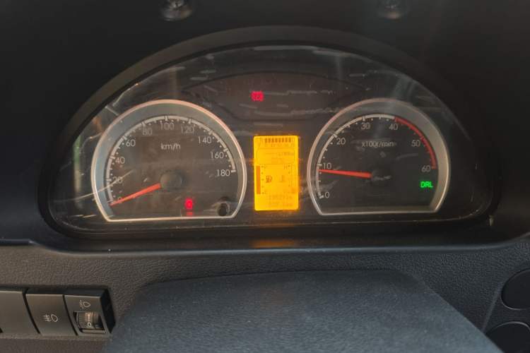 Used Dongfeng Yufeng 2021 2.0T Power King Front-Drive Logistics Vehicle Long Wheelbase Mid-Roof Design 6–9 Seats China VI Emission Standard ZD20 Instrument Cluster