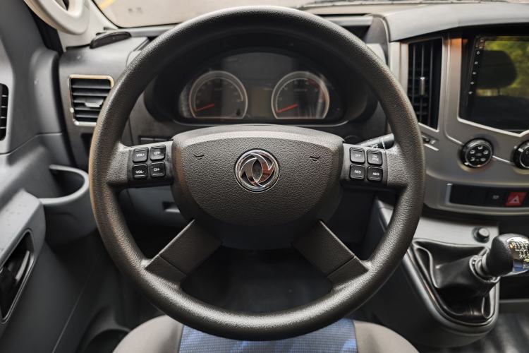 Used Dongfeng Yufeng 2021 2.0T Rear-Drive Logistics Vehicle Short Wheelbase Mid-Roof 5-9 Seaters China VI Standard D20 Interior 8