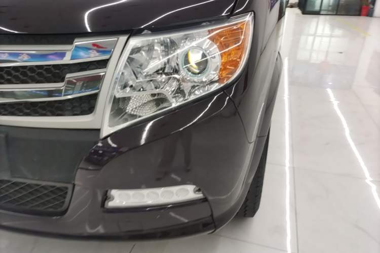 Used Dongfeng Yufeng 2021 2.0T Power King Front-Drive Logistics Van Short Wheelbase Low Roof 5-9 Seater China VI Emission Standard ZD20 Left Front Headlight