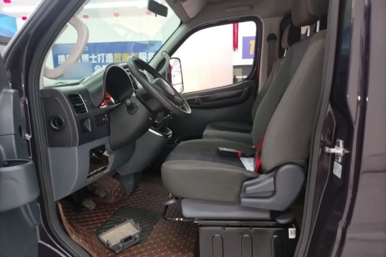 Used Dongfeng Yufeng 2021 2.0T Power King Front-Drive Logistics Van Short Wheelbase Low Roof 5-9 Seater China VI Emission Standard ZD20 Left Front Seat
