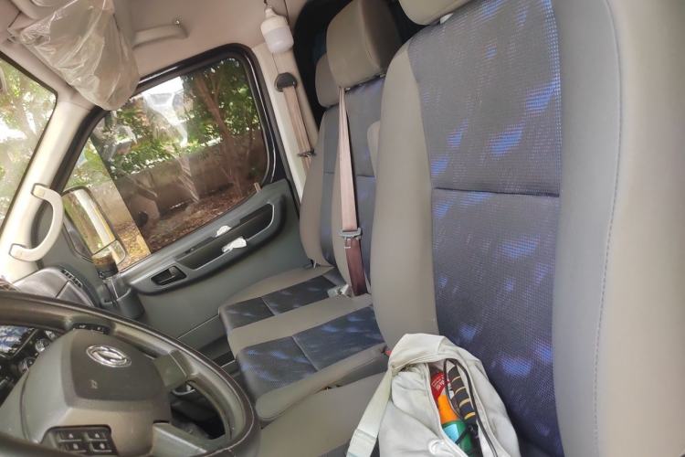 Used Dongfeng Yufeng 2021 2.0T Power King Front-Drive Logistics Vehicle Long Wheelbase High Roof 6-9 Seats China VI ZD20 Left Front Seat