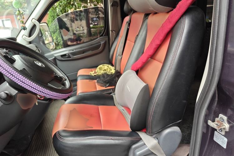 Used Dongfeng Yufeng 2021 2.3T Power King Front-Drive Logistics Vehicle Short Wheelbase Mid-Roof Design 5-9 Seater China VI Emission Standard M9T Left Front Seat