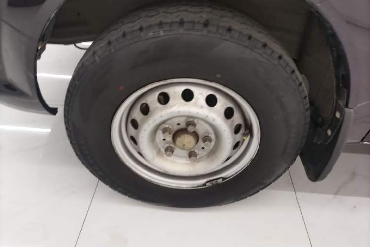 Used Dongfeng Yufeng 2021 2.0T Power King Front-Drive Logistics Van Short Wheelbase Low Roof 5-9 Seater China VI Emission Standard ZD20 Left Front Wheel Hub