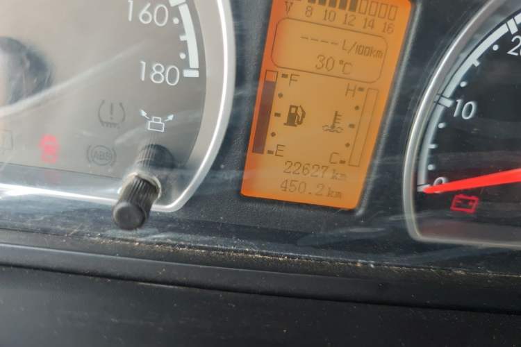 Used Dongfeng Yufeng 2021 2.3T V9 Logistics Vehicle Short Wheelbase Mid-Roof Design 5-9 Seater China V Emission Standard WP2.3 Odometer Close Up