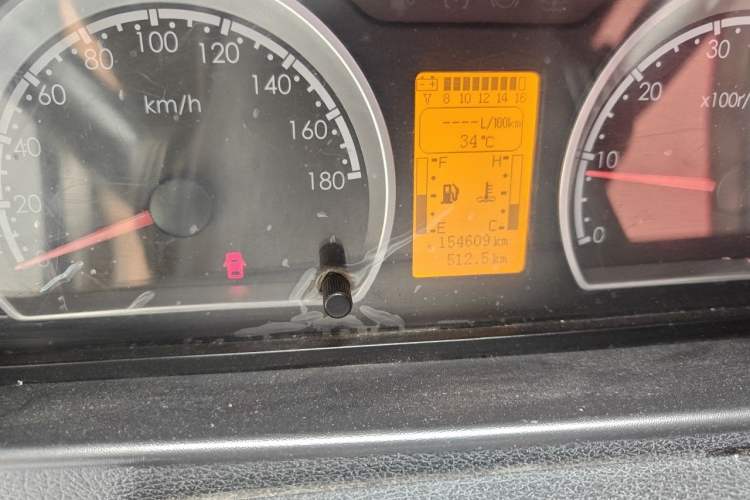 Used Dongfeng Yufeng 2021 2.3T Power King Front-Drive Logistics Vehicle Short Wheelbase Mid-Roof Design 5-9 Seater China VI Emission Standard M9T Odometer Close Up