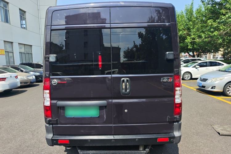 Used Dongfeng Yufeng 2021 2.3T V9 Logistics Vehicle Short Wheelbase Mid-Roof Design 5-9 Seater China V Emission Standard WP2.3 Rear
