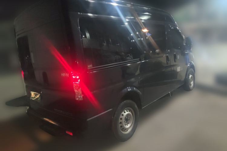 Used Dongfeng Yufeng 2021 2.0T Value Edition Logistics Vehicle Short Wheelbase Mid-Roof Design 5-9 Seater China VI Emission Standard D20 Rear Right 45 Deg