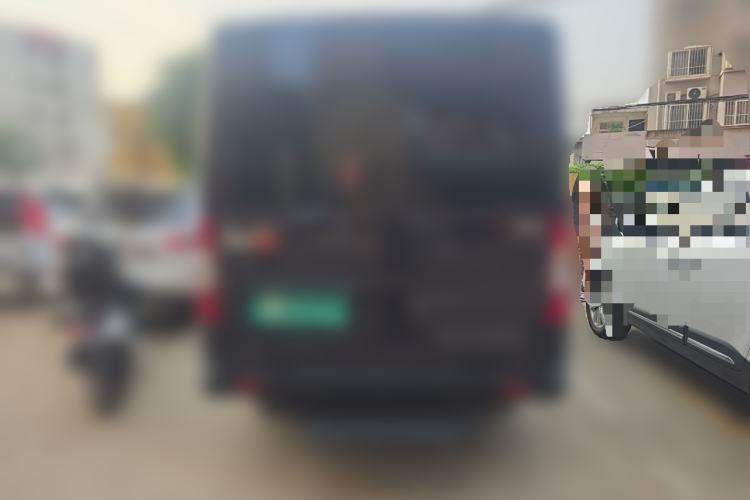 Used Dongfeng Yufeng 2021 2.0T Power King Front-Drive Logistics Vehicle Long Wheelbase Mid-Roof Design 6–9 Seats China VI Emission Standard ZD20 Rear