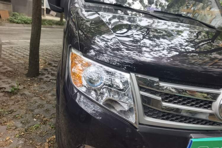 Used Dongfeng Yufeng 2021 2.4T Rear-Drive Logistics Vehicle Long Wheelbase Mid-Roof 6-9 Seater China VI Emission Standard YCY24140-60 Right Front Headlight