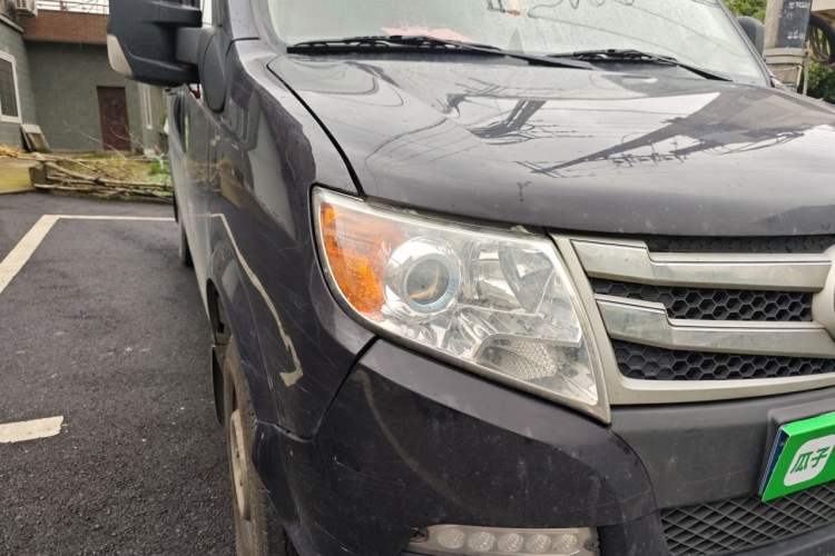 Used Dongfeng Yufeng 2021 2.3T Front-Drive Logistics Van Long Wheelbase High Roof 6–9 Seats China VI Standard M9T Right Front Headlight