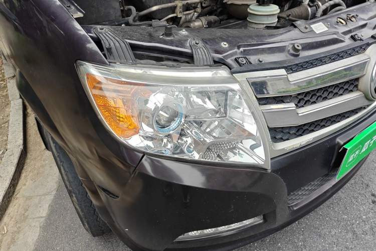 Used Dongfeng Yufeng 2021 2.3T Power King Front-Drive Logistics Vehicle Short Wheelbase Mid-Roof Design 5-9 Seater China VI Emission Standard M9T Right Front Headlight