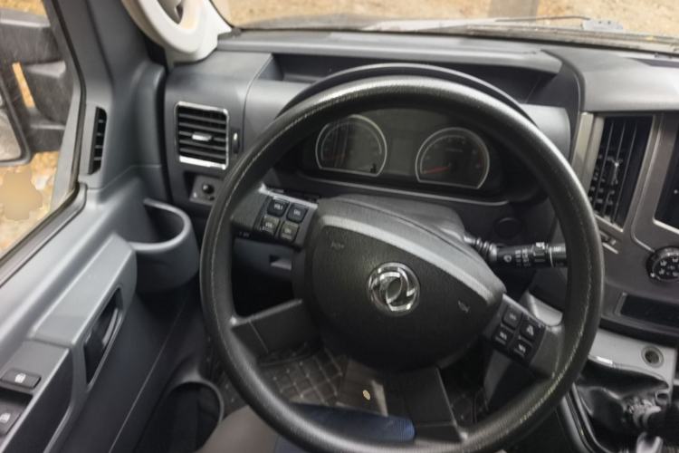 Used Dongfeng Yufeng 2021 2.4T Rear-Drive Logistics Vehicle Long Wheelbase Mid-Roof 6-9 Seater China VI Emission Standard YCY24140-60 Steering Wheel