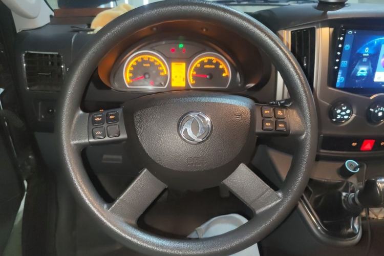 Used Dongfeng Yufeng 2021 2.0T Value Edition Logistics Vehicle Short Wheelbase Mid-Roof Design 5-9 Seater China VI Emission Standard D20 Steering Wheel