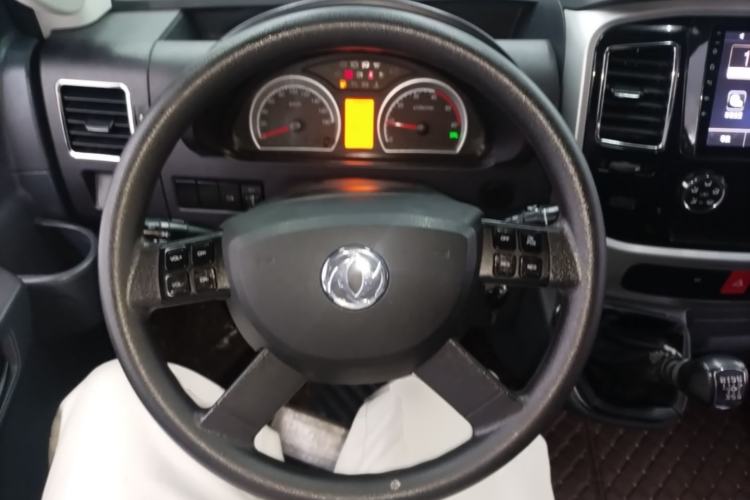 Used Dongfeng Yufeng 2021 2.0T Power King Front-Drive Logistics Van Short Wheelbase Low Roof 5-9 Seater China VI Emission Standard ZD20 Steering Wheel