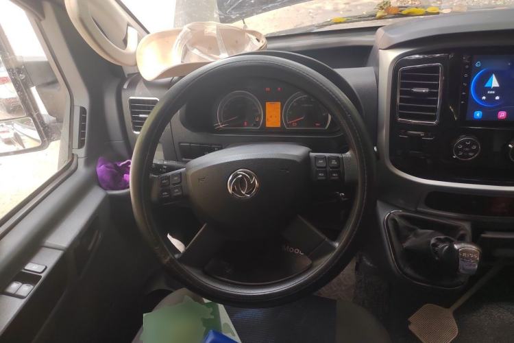 Used Dongfeng Yufeng 2021 2.0T Power King Front-Drive Logistics Vehicle Long Wheelbase High Roof 6-9 Seats China VI ZD20 Steering Wheel
