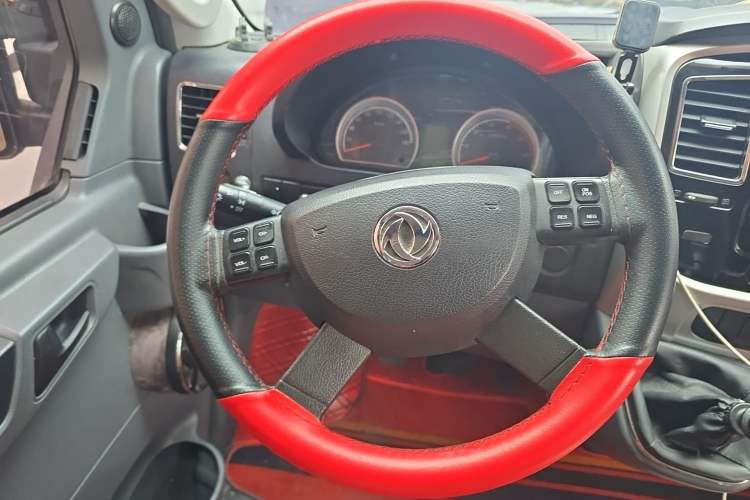 Used Dongfeng Yufeng 2021 2.0T Power King Front-Drive Logistics Vehicle Long Wheelbase Mid-Roof Design 6–9 Seats China VI Emission Standard ZD20 Steering Wheel