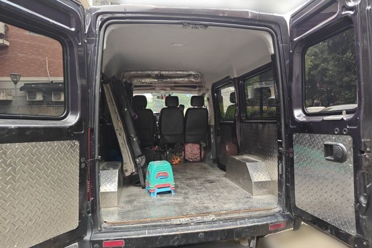 Used Dongfeng Yufeng 2021 2.3T Power King Front-Drive Logistics Vehicle Short Wheelbase Mid-Roof Design 5-9 Seater China VI Emission Standard M9T Trunk