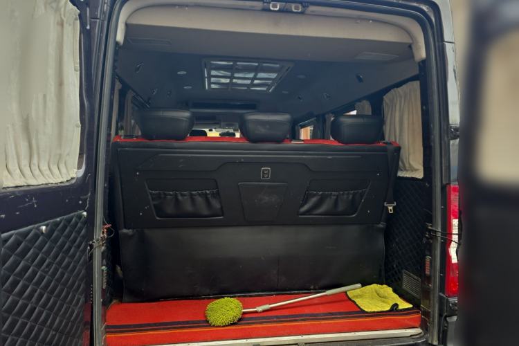 Used Dongfeng Yufeng 2021 2.0T Power King Front-Drive Logistics Vehicle Long Wheelbase Mid-Roof Design 6–9 Seats China VI Emission Standard ZD20 Trunk
