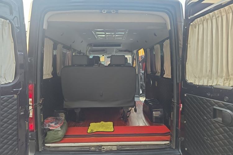 Used Dongfeng Yufeng 2021 2.0T Power King Front-Drive Logistics Vehicle Long Wheelbase Mid-Roof Design 6–9 Seats China VI Emission Standard ZD20 Trunk