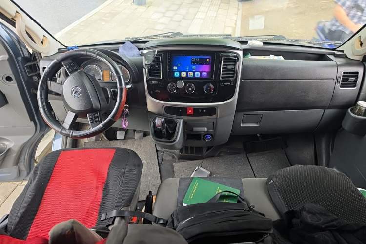 Used Dongfeng Yufeng 2021 2.3T Power King Front-Drive Logistics Vehicle Short Wheelbase Mid-Roof Design 5-9 Seater China VI Emission Standard M9T Center Console