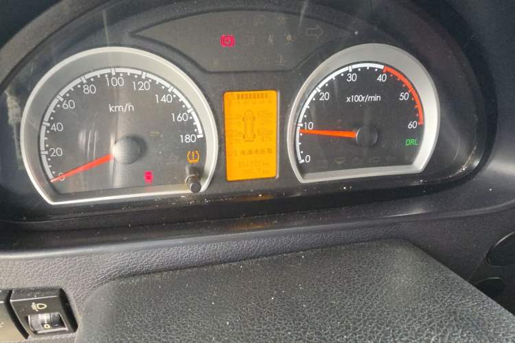 Used Dongfeng Yufeng 2021 2.3T Power King Front-Drive Logistics Vehicle Short Wheelbase Mid-Roof Design 5-9 Seater China VI Emission Standard M9T Odometer Close Up