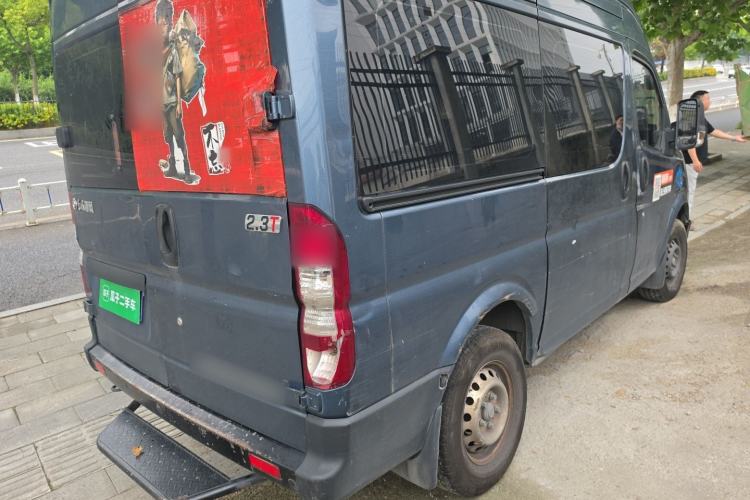 Used Dongfeng Yufeng 2021 2.3T Power King Front-Drive Logistics Vehicle Short Wheelbase Mid-Roof Design 5-9 Seater China VI Emission Standard M9T Rear Right 45 Deg