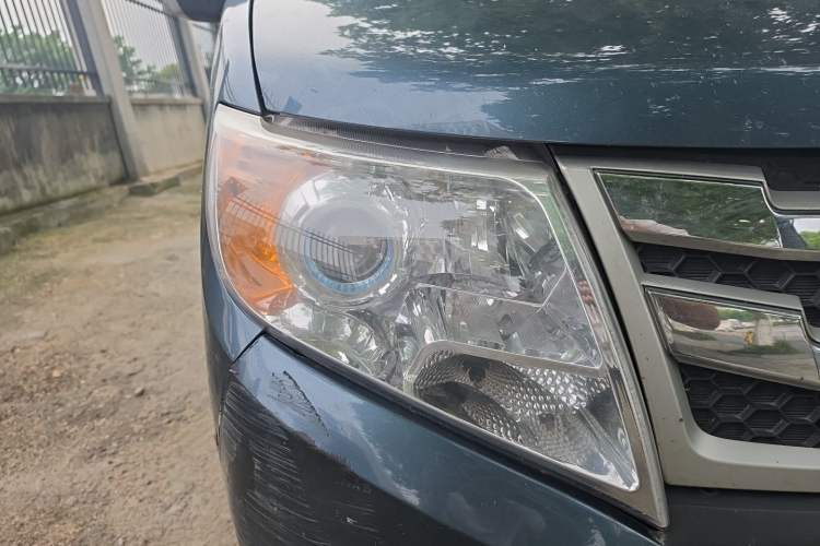 Used Dongfeng Yufeng 2021 2.3T Power King Front-Drive Logistics Vehicle Short Wheelbase Mid-Roof Design 5-9 Seater China VI Emission Standard M9T Right Front Headlight