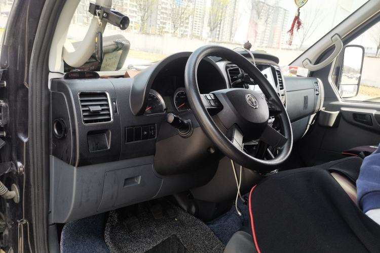 Used Dongfeng Yufeng 2021 2.0T Power King Front-Drive Logistics Vehicle Long Wheelbase Mid-Roof Design 6–9 Seats China VI Emission Standard ZD20 Driver Seat