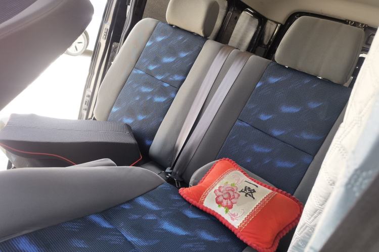 Used Dongfeng Yufeng 2021 2.0T Power King Front-Drive Logistics Vehicle Long Wheelbase Mid-Roof Design 6–9 Seats China VI Emission Standard ZD20 Left Rear Seat