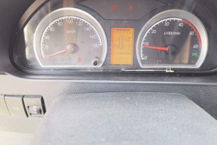 Used Dongfeng Yufeng 2021 2.0T Power King Front-Drive Logistics Vehicle Long Wheelbase Mid-Roof Design 6–9 Seats China VI Emission Standard ZD20 Odometer Close Up