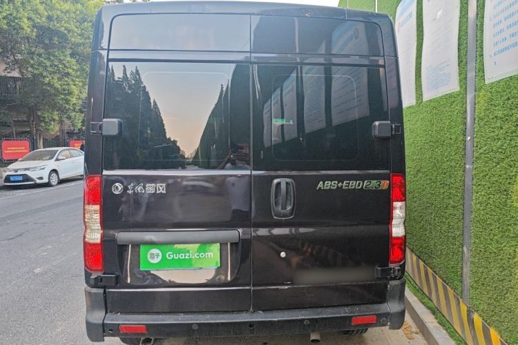 Used Dongfeng Yufeng 2021 2.3T V9 Logistics Vehicle Short Wheelbase Mid-Roof Design 5-9 Seater China V Emission Standard WP2.3 Rear