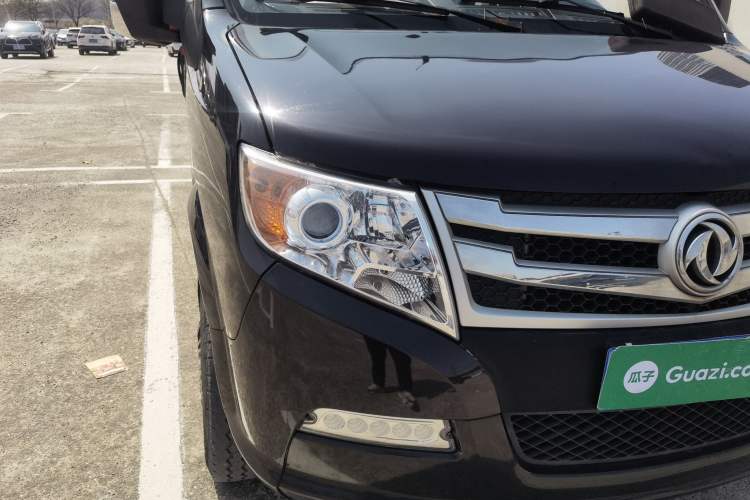 Used Dongfeng Yufeng 2021 2.0T Power King Front-Drive Logistics Vehicle Long Wheelbase Mid-Roof Design 6–9 Seats China VI Emission Standard ZD20 Right Front Headlight