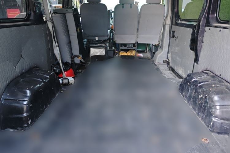 Used Dongfeng Yufeng 2021 2.3T V9 Logistics Vehicle Short Wheelbase Mid-Roof Design 5-9 Seater China V Emission Standard WP2.3 Trunk