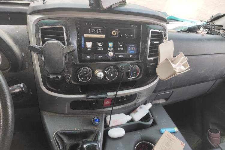 Used Dongfeng Yufeng 2021 2.3T Power King Rear-Drive Van Long Wheelbase High Roof Dual Rear Tires 3-Seater China VI Standard M9T Audio And AC Panel
