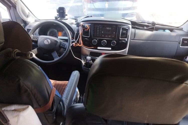 Used Dongfeng Yufeng 2021 2.0T Power King Front-Drive Logistics Van Short Wheelbase Low Roof 5-9 Seater China VI Emission Standard ZD20 Center Console