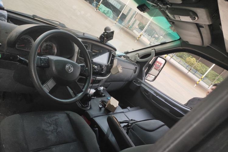 Used Dongfeng Yufeng 2021 2.3T Power King Rear-Drive Van Long Wheelbase High Roof Dual Rear Tires 3-Seater China VI Standard M9T Center Console