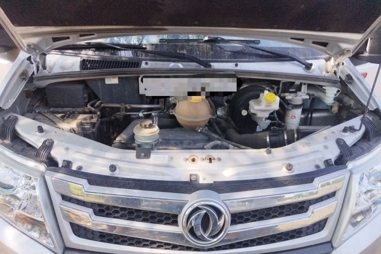Used Dongfeng Yufeng 2021 2.0T Power King Front-Drive Logistics Van Short Wheelbase Low Roof 5-9 Seater China VI Emission Standard ZD20 Engine Bay