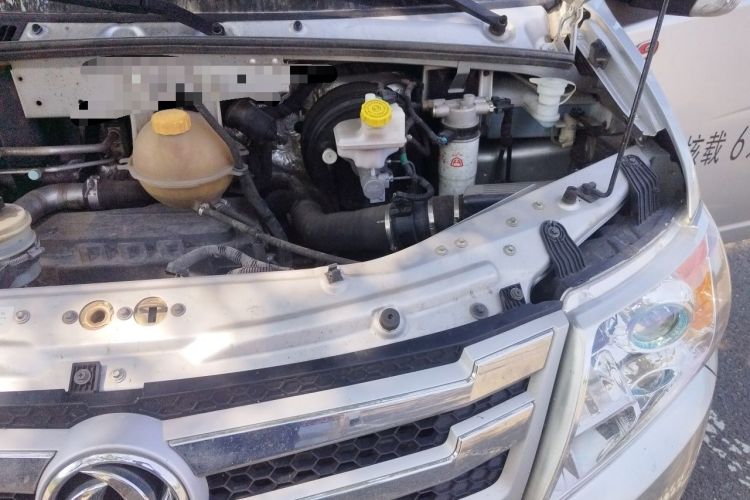 Used Dongfeng Yufeng 2021 2.0T Power King Front-Drive Logistics Van Short Wheelbase Low Roof 5-9 Seater China VI Emission Standard ZD20 Engine Bay Left