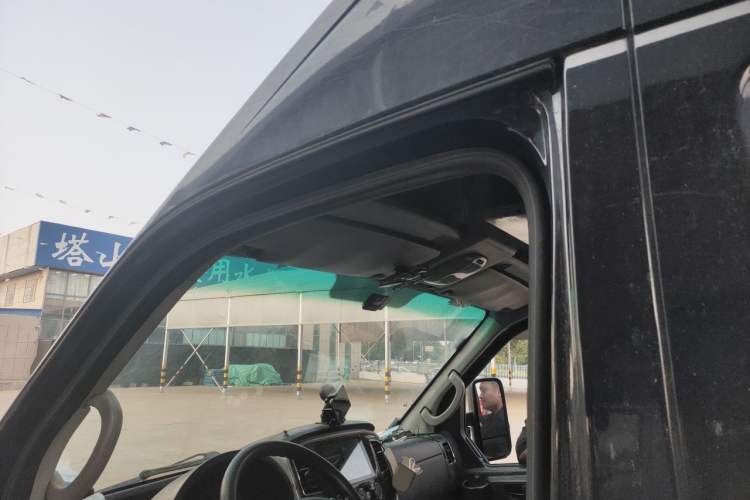 Used Dongfeng Yufeng 2021 2.3T Power King Rear-Drive Van Long Wheelbase High Roof Dual Rear Tires 3-Seater China VI Standard M9T Headliner