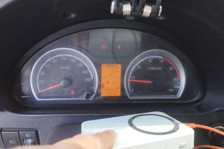 Used Dongfeng Yufeng 2021 2.0T Power King Front-Drive Logistics Van Short Wheelbase Low Roof 5-9 Seater China VI Emission Standard ZD20 Instrument Cluster