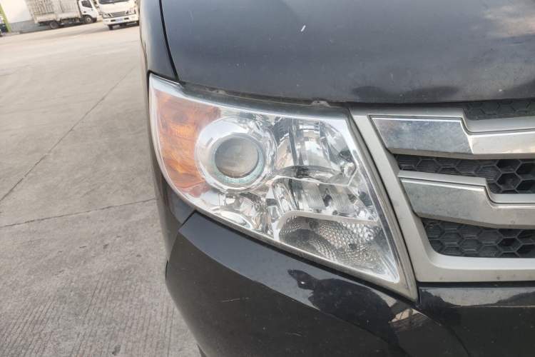 Used Dongfeng Yufeng 2021 2.3T Power King Rear-Drive Van Long Wheelbase High Roof Dual Rear Tires 3-Seater China VI Standard M9T Right Front Headlight