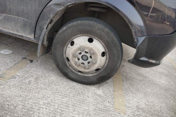Used Dongfeng Yufeng 2021 2.3T Power King Rear-Drive Van Long Wheelbase High Roof Dual Rear Tires 3-Seater China VI Standard M9T Right Front Wheel Hub