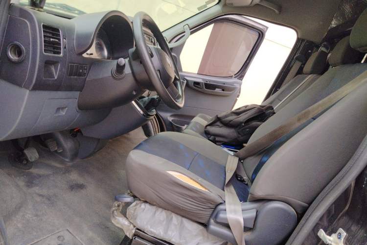 Used Dongfeng Yufeng 2021 2.3T Power King Front-Drive Van Long Wheelbase Mid-Roof 3-Seater China VI Standard M9T Left Front Seat