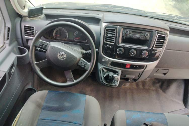 Used Dongfeng Yufeng 2021 2.3T Power King Front-Drive Van Long Wheelbase Mid-Roof 3-Seater China VI Standard M9T Steering Wheel