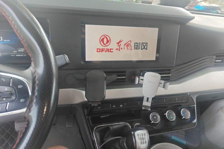 Used Dongfeng Yufeng 2021 2.0T Value Edition Van Long Wheelbase Mid-Roof 3-Seater China VI Standard D20 Audio And AC Panel