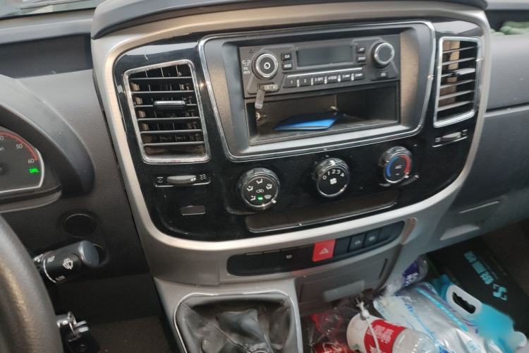 Used Dongfeng Yufeng 2021 2.3T Power King Front-Drive Van Long Wheelbase Mid-Roof 3-Seater China VI Standard M9T Audio And AC Panel
