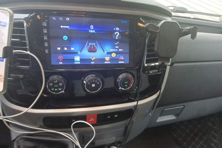 Used Dongfeng Yufeng 2021 2.0T Power King Front-Drive Logistics Vehicle Long Wheelbase Mid-Roof Design 6–9 Seats China VI Emission Standard ZD20 Audio And AC Panel