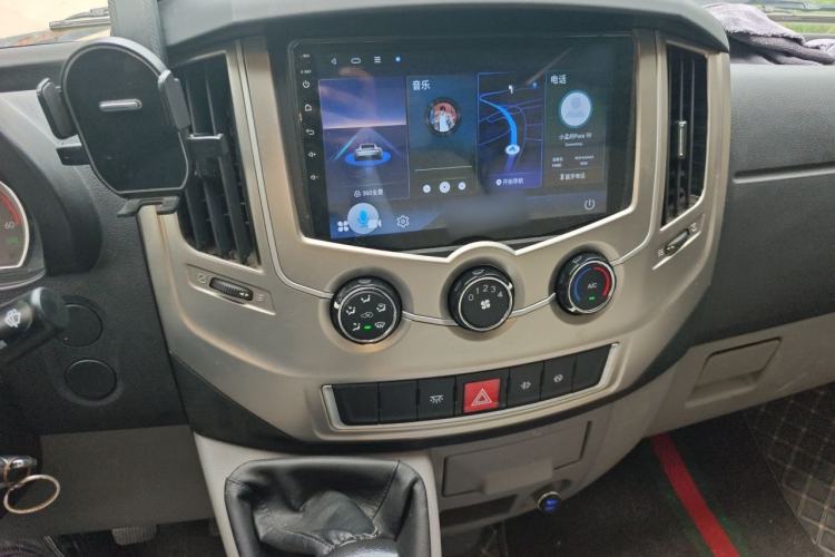 Used Dongfeng Yufeng 2021 2.3T Power King Front-Drive Logistics Vehicle Short Wheelbase Mid-Roof Design 5-9 Seater China VI Emission Standard M9T Audio And AC Panel
